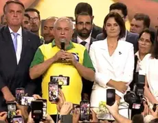 Ao lado de Bolsonaro, senador Izalci oficializa ida para o PL após décadas no PSDB