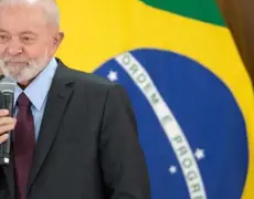Lula defende greve e diz que dará o que pode a servidores