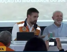 Lula ri durante coletiva de imprensa sobre tragédia no RS