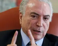Temer é consultado sobre estratégia para proteger Bolsonaro de uma eventual prisão