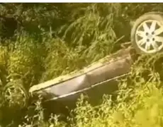 Motorista morre após carro capotar no Sertão da Paraíba