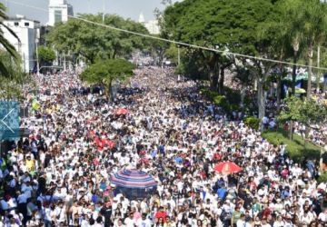 Marcha para Jesus movimenta SP e reúne multidão de cristãos