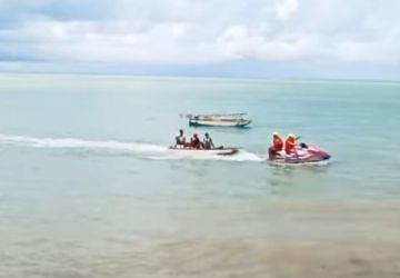 Pescadores ficam à deriva após barco quebrar em praia na Paraíba