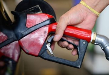 ANP diz que preço da gasolina aumenta 0,2% para R$ 5,36 com reintrodução de impostos federais