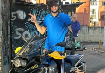 Influenciador mata adolescente e fere criança ao dar grau em moto em SP