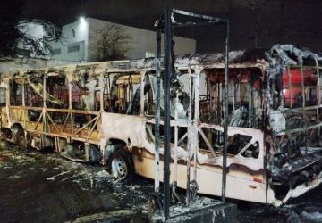 Criminosos ateiam fogo em ônibus com passageiros em João Pessoa; há feridos