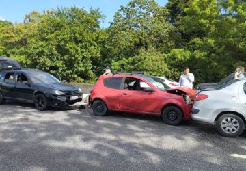 Engavetamento deixa trânsito lento na BR-230 em João Pessoa