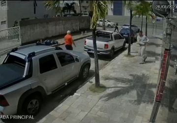 Câmera registra ladrão roubando carro de homem em João Pessoa