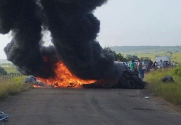 Motoristas protestam em rodovia que liga Paraíba ao Rio Grande do Norte