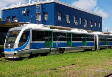 Mulher passa mal em trem e descobre gravidez ao dar à luz em estação na PB