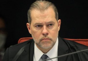 Ladrões comemoram, enquanto os que fizeram a lei valer são perseguidos, diz Deltan Dallagnol