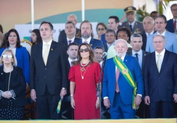 Lula assiste ao desfile do 7 de Setembro ao lado de Janja e ministros