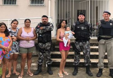 VÍDEO: bebê se engasga com espuma de shampoo e é salvo por policiais na PB