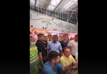 Multidão lota Shopping Iguatemi para ver Bolsonaro em Fortaleza