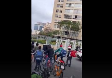 VÍDEO: Entregador é agredido no Jardim Paulista e colegas depredam prédio