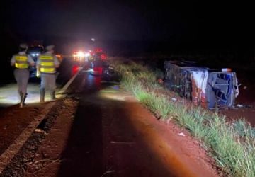 Número de mortos em acidente com ônibus de romeiros sobe para 12