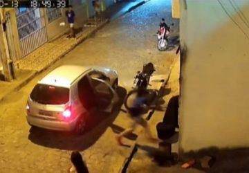 Câmera registra assassino invadindo casa de mulher trans morta na PB