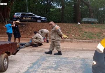 Homem morre atropelado pela filha ao dormir embaixo de carro