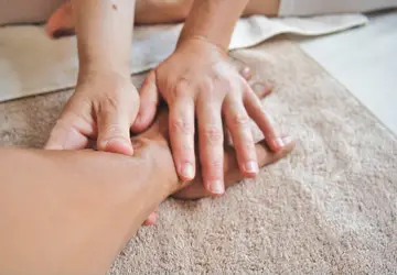 Massagem tântrica: o que é, benefícios e como fazer