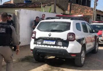 Mulher suspeita de matar filho não foi a velório e alega legítima defesa