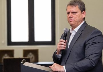 São Paulo: Tarcísio de Freitas quer indenização para prejudicados por temporal