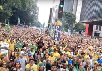 Bolsonaristas fazem ato em frente ao Masp em homenagem a réu do 8/1 morto na Papuda