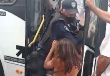 Vídeo: guarda civil troca agressões com travesti na integração de João Pessoa