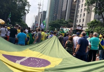 Manifestantes de direita protestam contra indicação de Flávio Dino para o STF