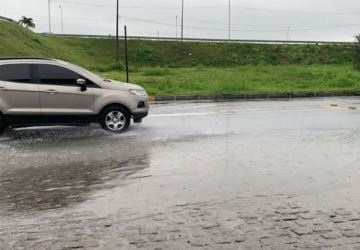 Dia amanhece com chuvas constantes em João Pessoa; confira a previsão