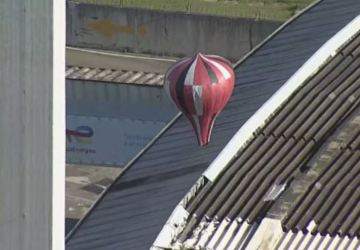 Balão cai no telhado do Terminal 1 do Aeroporto do Galeão