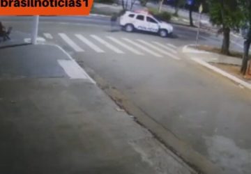 Homem é baleado após tentar atacar dois PMs com faca; VEJA VÍDEO