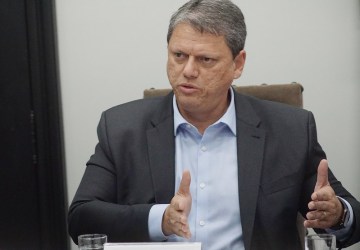 Tarcísio admite que não irá investir em câmeras nas fardas de PMs