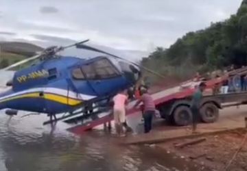 Vídeo: Helicóptero que caiu em Capitólio é retirado da água