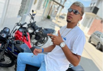 Motoboy viraliza por técnica inusitada para não precisar subir e entregar pedido aos clientes; veja vídeo