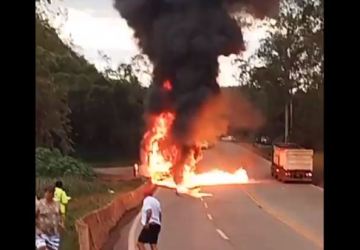 VÍDEO: Ônibus de turismo pega fogo na BR-040