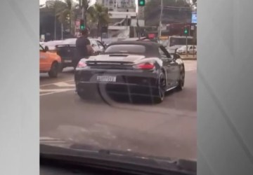 Policial que dirigia um Porsche é assaltado e atira em bandido no Rio; veja