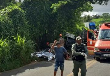 Tragédia na PE-50: Acidente entre caminhão e kombi deixa oito mortos em Pernambuco