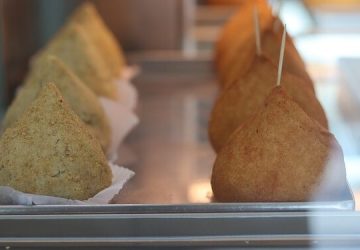 Homem atropela mulher grávida após discussão por coxinha em BH