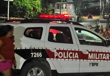 Homem é morto a tiros e facadas na frente da própria casa, em João Pessoa