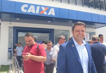 Marmuthe inaugura agência da Caixa no Valentina, ao lado do prefeito e autoridades