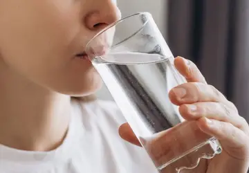Por que beber determinada quantidade de água por dia ajuda a diminuir risco de AVC?