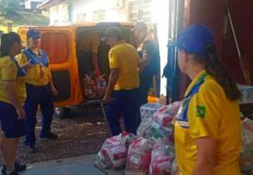 Correios pedem para população priorizar doações de água e comida; coleta de roupa é suspensa