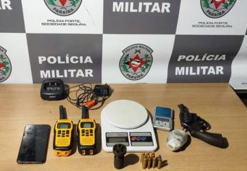 Operação da Polícia Militar resulta em apreensões e prisão no bairro do Miramar