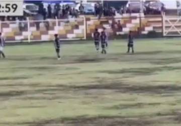 CENAS FORTES: jogador é fatalmente atingido por raio durante partida de futebol; VEJA VÍDEO