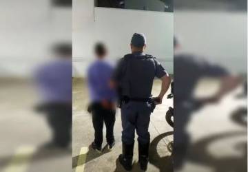 Homem vai a delegacia recuperar moto furtada e acaba preso