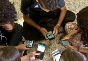 Celulares estão proibidos nas escolas públicas e privadas de SP; entenda lei aprovada