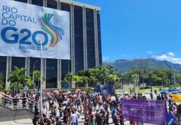 Professores da rede municipal do Rio entram em greve por 