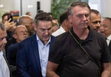 Bolsonaro diz que estudou medidas dentro das 4 linhas e nega golpe