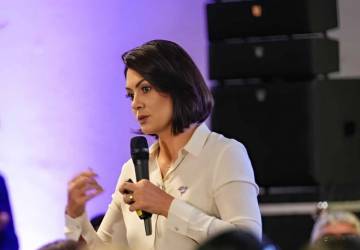 Michelle critica arquivamento de caso contra Silvio Almeida