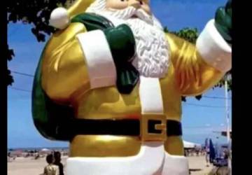 Balneário Camboriú Troca Vermelho do Papai Noel por Verde e Dourado